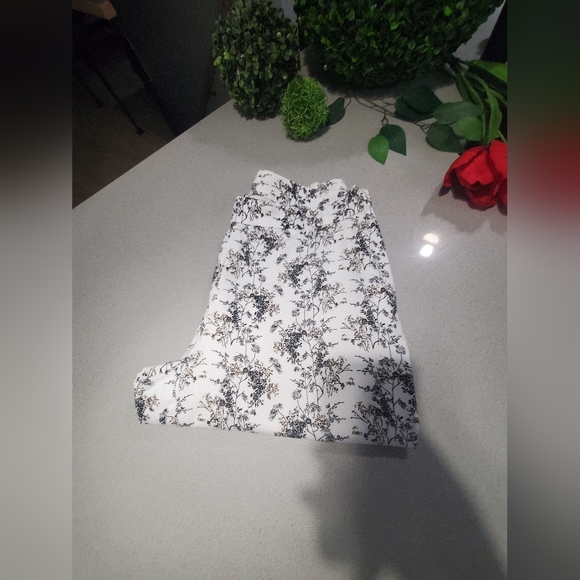 H&M Impeccable capris d'été blanc avec motifs de branches noires et beige - Picture 8 of 8
